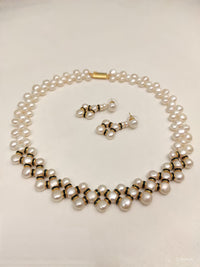 Button layered pearls set