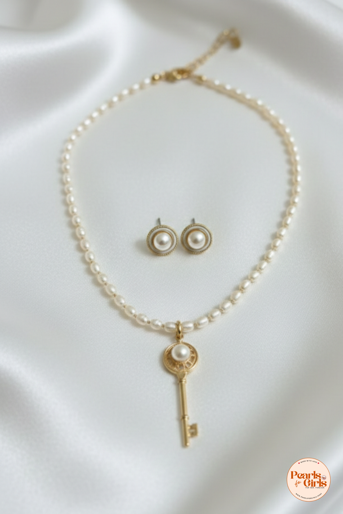 Minimalist pearl strand with vintage key Pendant Necklace Set