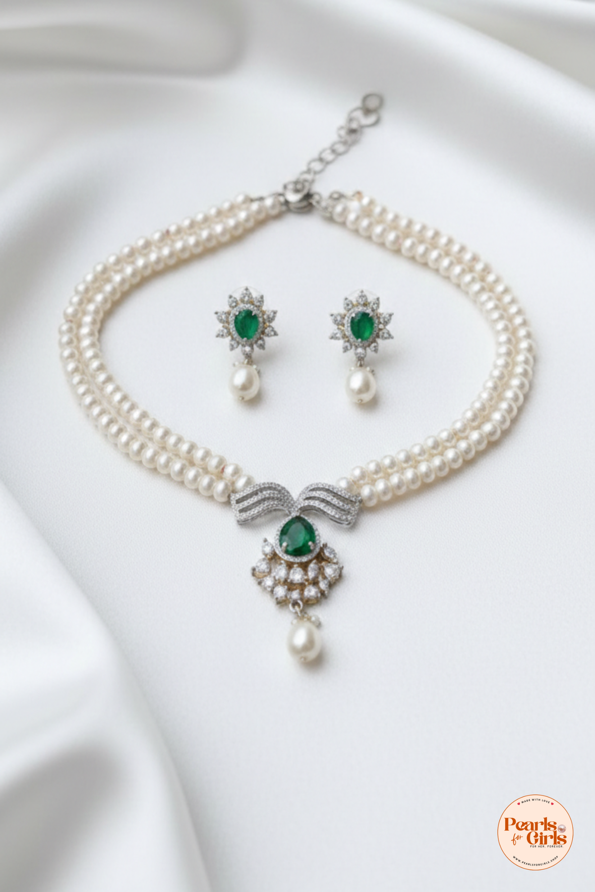 Traditional Emerald Green & White Pearl Choker Set