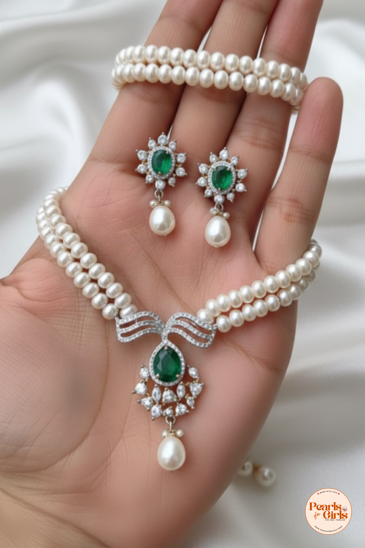 Traditional Emerald Green & White Pearl Choker Set
