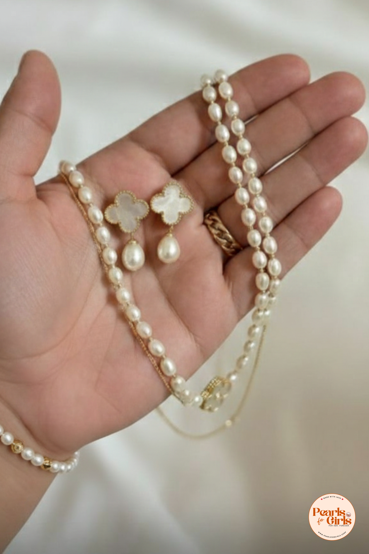 Elegant Mother-of-Pearl Clover Jewelry Set