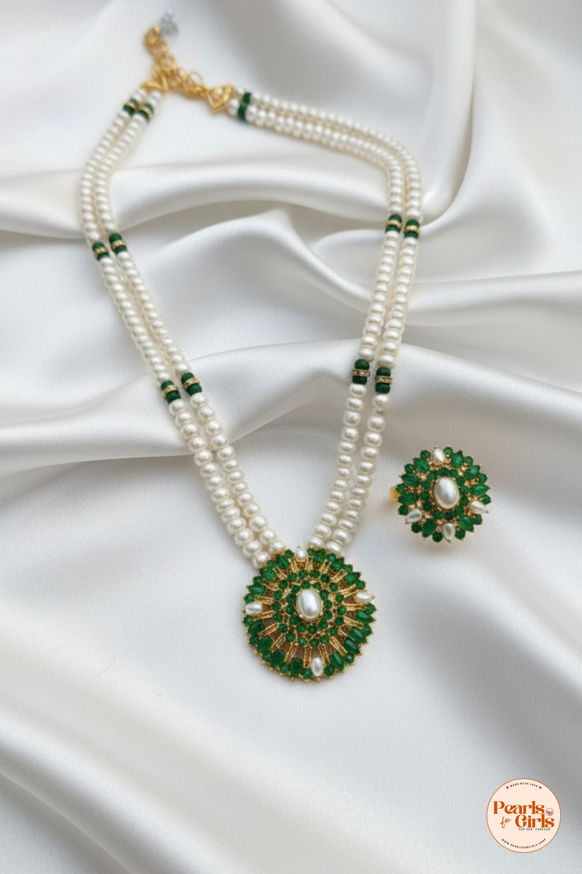 Elegant Emerald and Pearl Jewelry Set