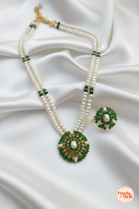 Elegant Emerald and Pearl Jewelry Set