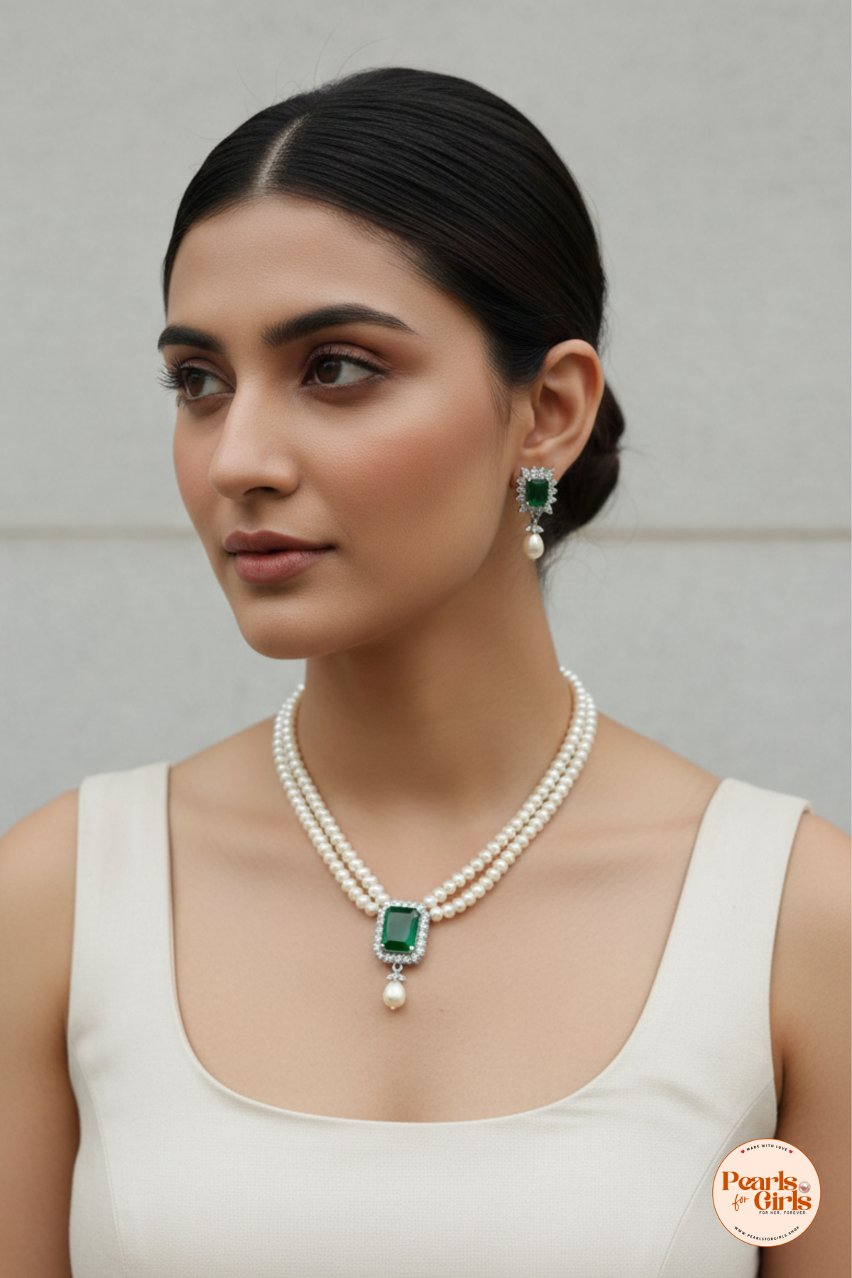 Elegant Emerald and Pearl Statement Necklace Set