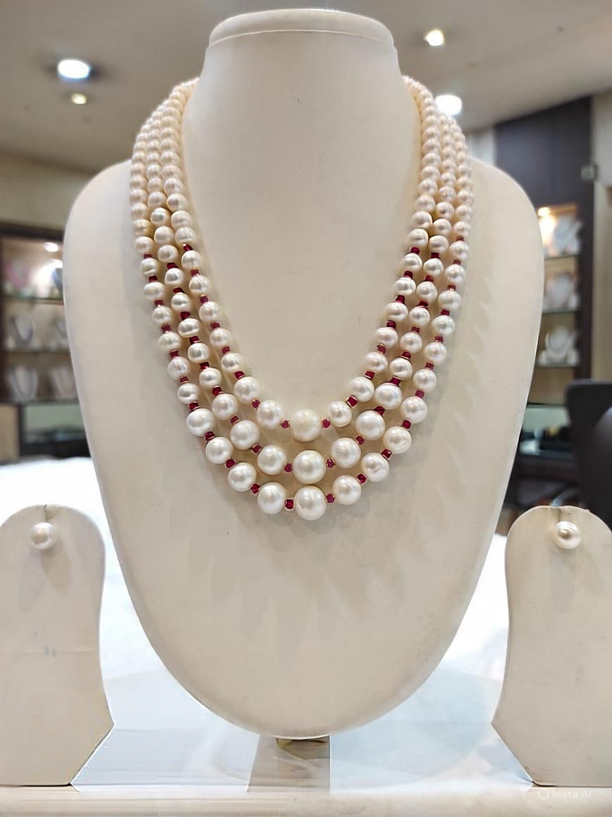 Beautiful pearl triple layered set