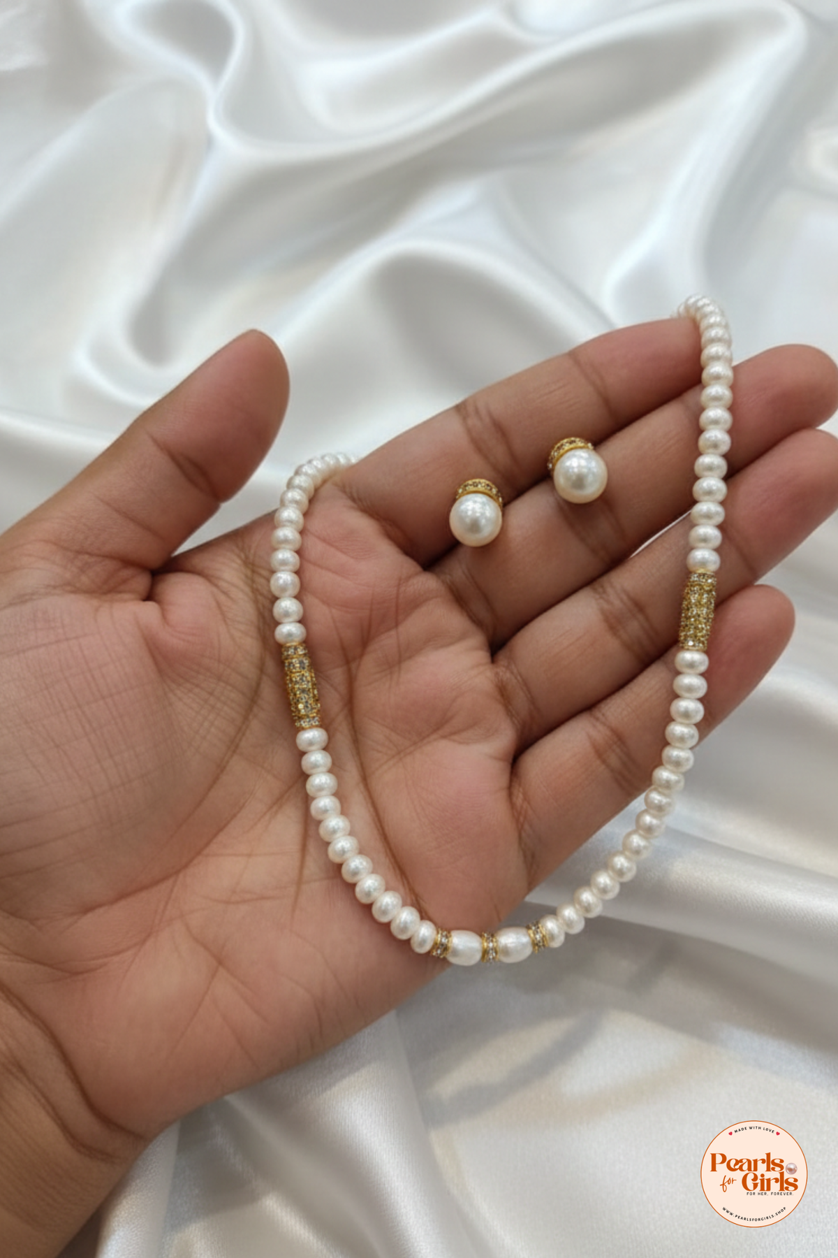 Classic pearl single strand necklace