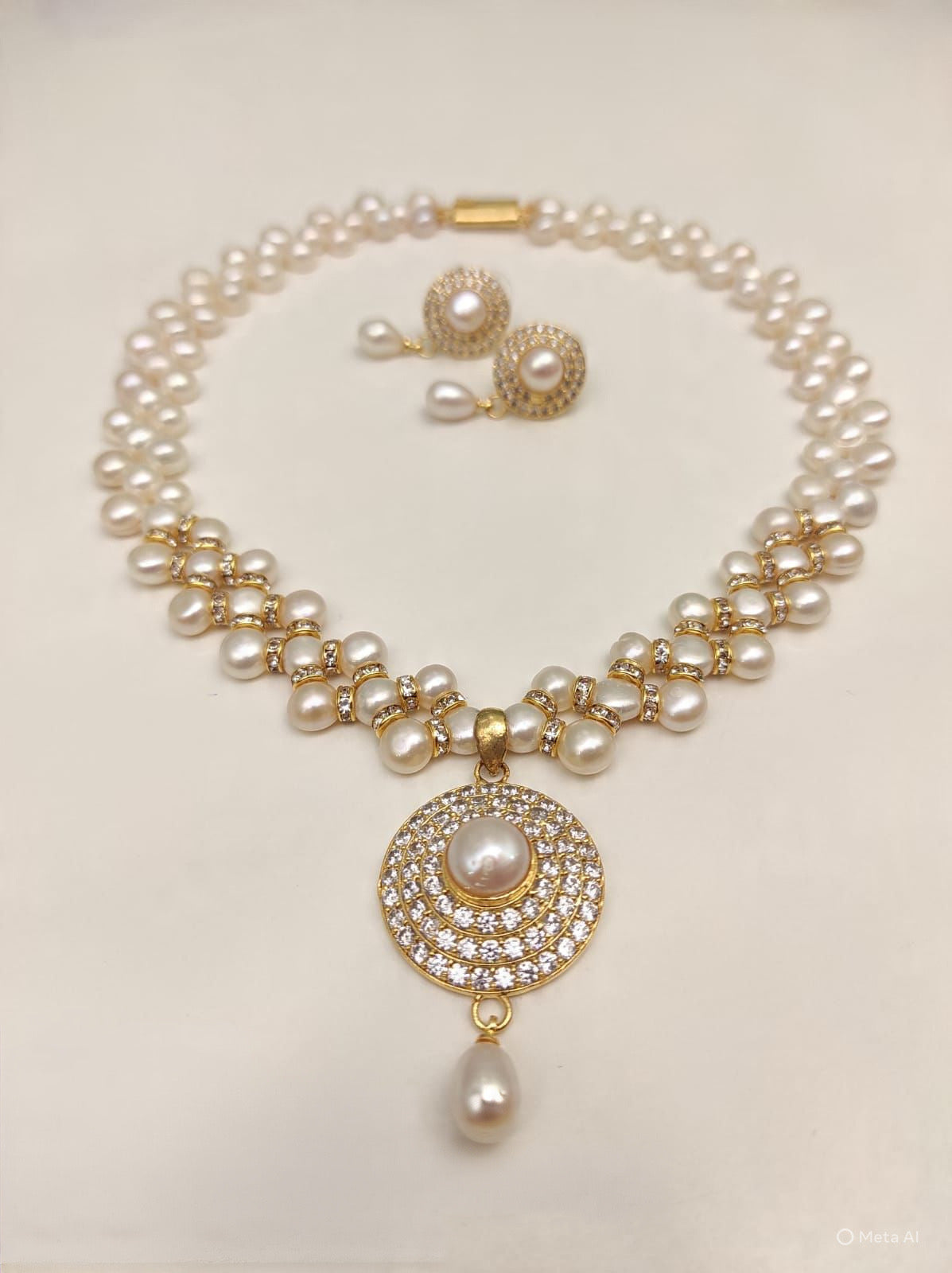 Gorgeous zigzag pearl necklace