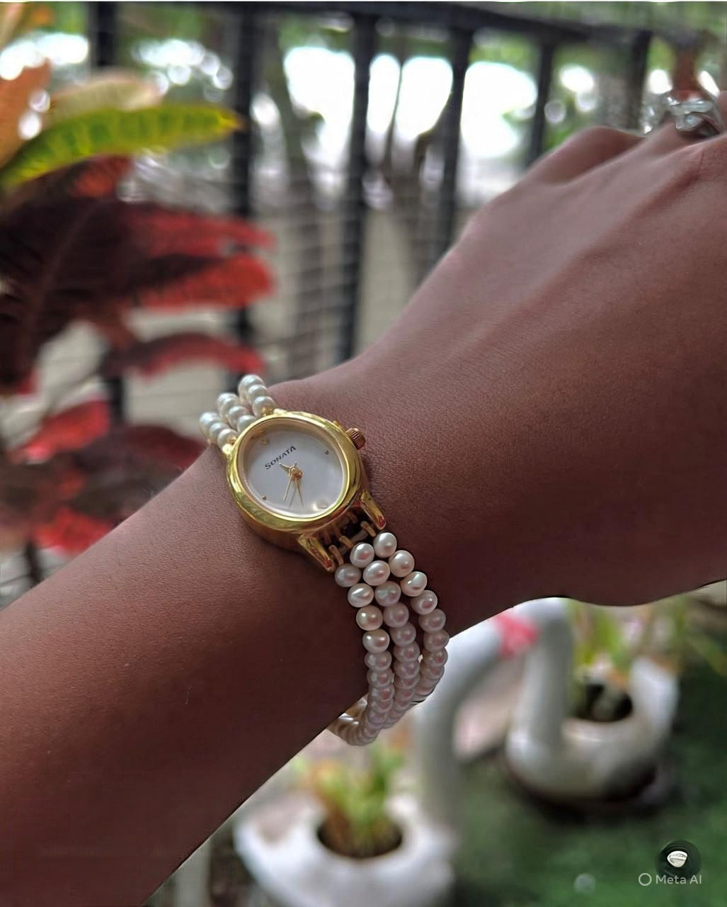 Simple pearl watch