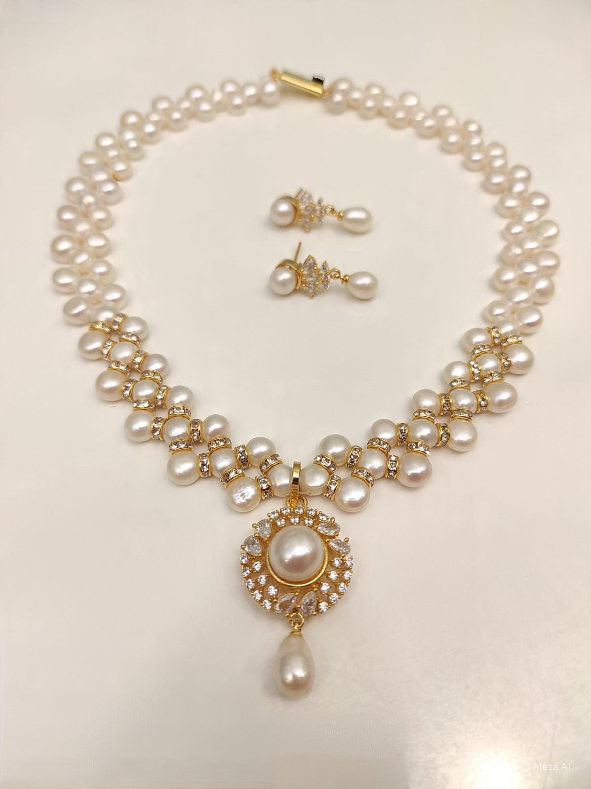 Gorgeous zigzag pearl necklace