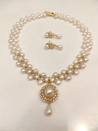 Gorgeous zigzag pearl necklace